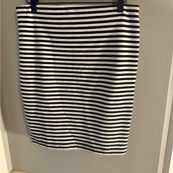 Old Navy Black and White Pencil Midi Skirt - Picture 2 of 5